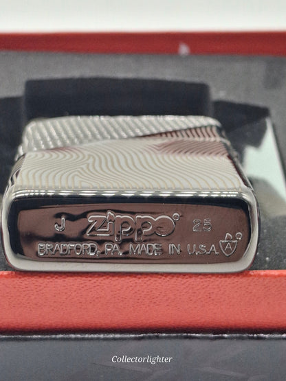 Zippo Z Pattern Crystal 60007720 mit rot-orangefarbenem Kristall Bodenstempel