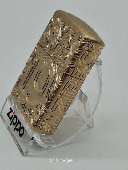 Zippo 1932 Filigree 60007526, Seitenansicht mit graviertem Zippo-Schriftzug