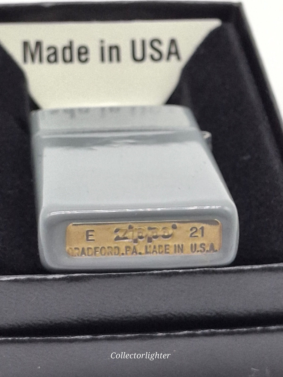 Zippo Flat Gray Slim Line, Bodenstempel E 21 mit Zippo-Logo und Made in USA