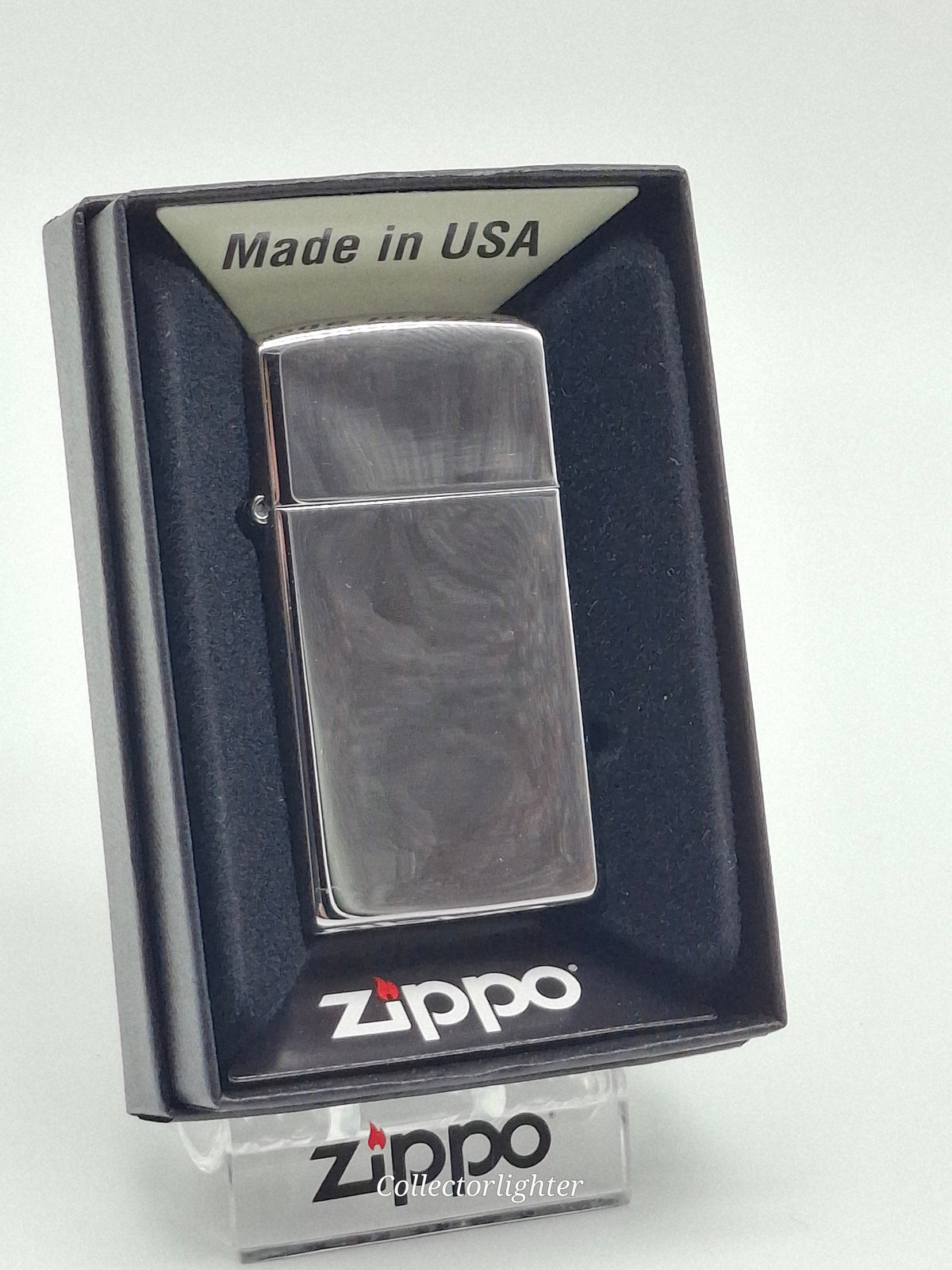 Zippo Chrome Hochglanz Slim Line 60001174 mit spiegelnder Chromoberfläche in geöffneter Originalverpackung