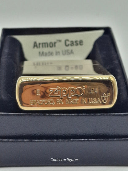  Bodenprägung des Zippo Messing poliert Flame Armor Case 60007336 mit Zippo-Logo und Armor-Symbol