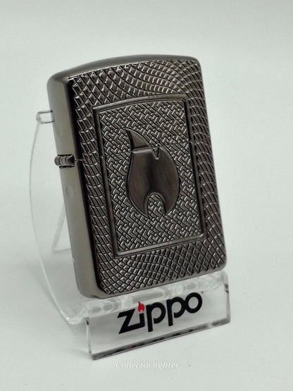 Zippo Pattern Design Flame Armor Case 60006596, schräge Vorderansicht mit tief
