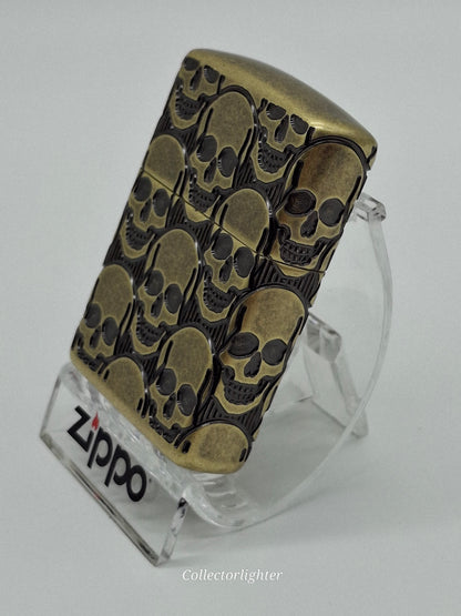 Zippo Skulls Design Multi Cut 60007234, seitliche Schrägansicht mit umlaufender Totenkopfgravur
