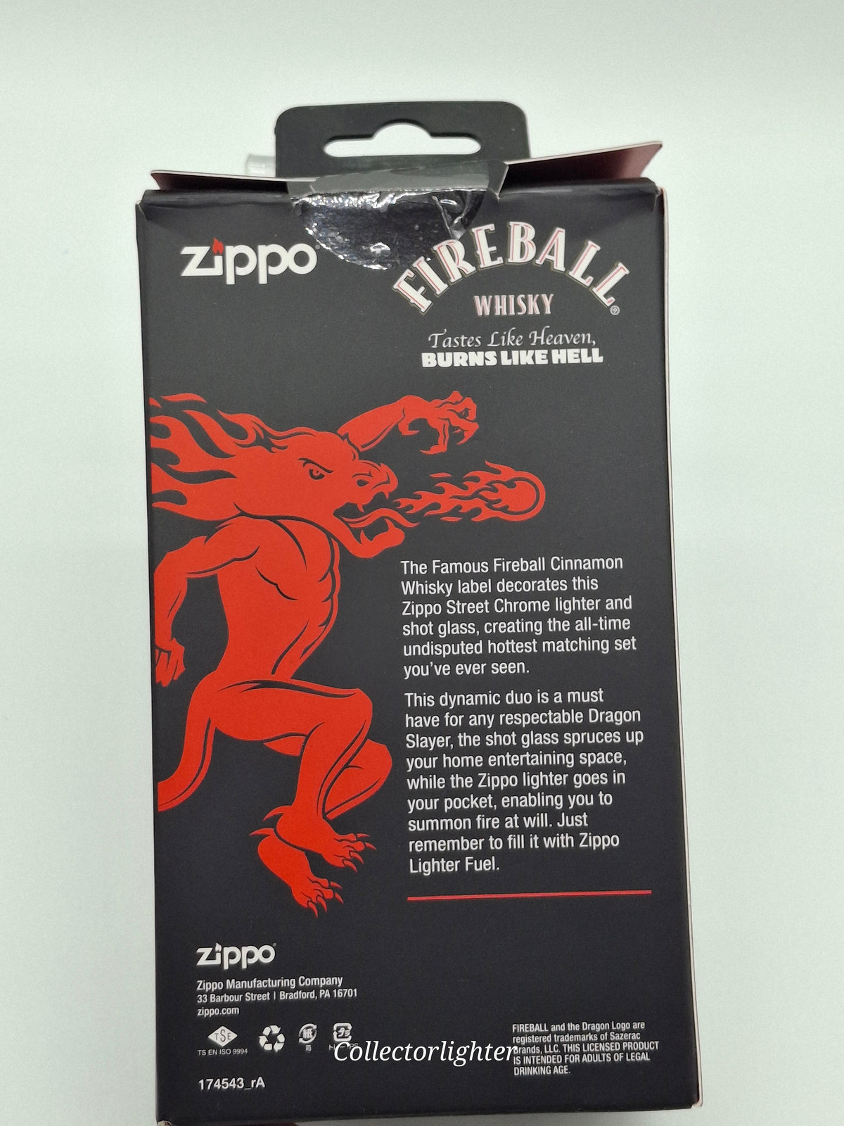 Rückseite der Verpackung des Zippo Fireball Geschenksets 60005682 mit rotem Drachenmotiv und Produktinformationen