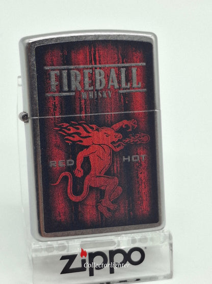 Vorderseite des Zippo Fireball Feuerzeugs 60005682 mit rotem Drachen auf schwarz-rotem Hintergrund